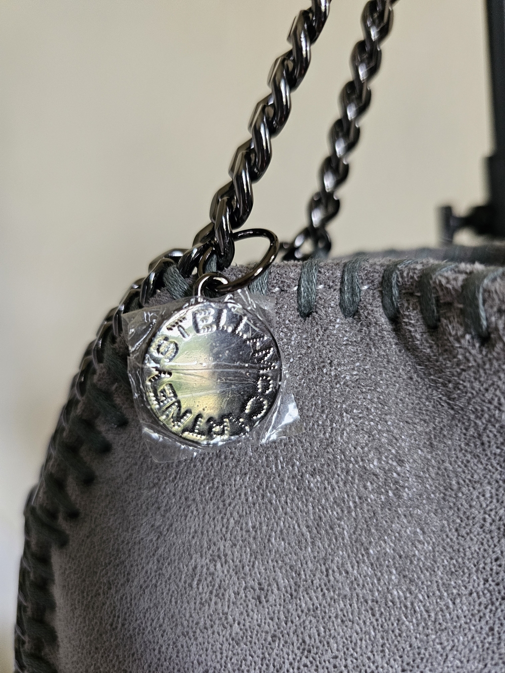 Gray Chain-Trim Suede Crossbody Bag - Picture 3 of 11